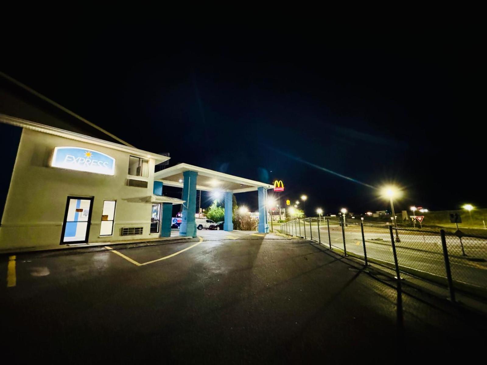 Express Inn Джанкшен Сити Экстерьер фото